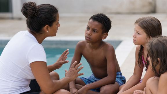 Pourquoi la sensibilisation des enfants reste la meilleure prévention autour du bassin