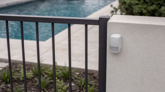 Faut-il opter pour une alarme périmétrique ou immergée : avantages et limites