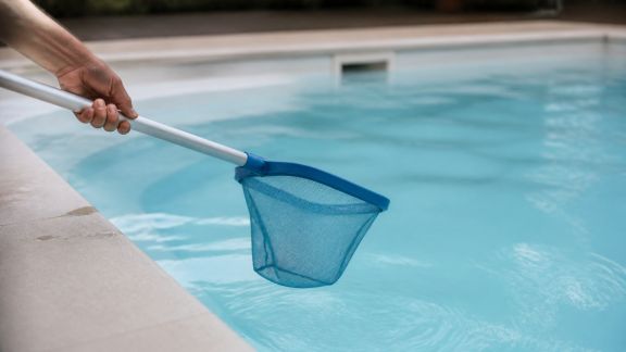 Entretien de piscine et économies d’eau : astuces concrètes à connaître