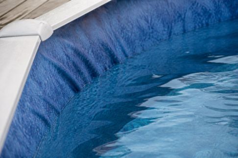 Quel revêtement choisir pour limiter l’usure d’une piscine hors-sol ?