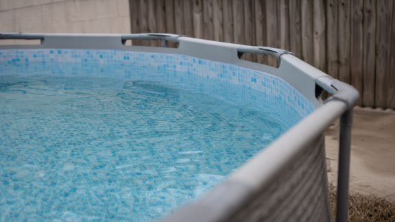 Piscine hors-sol : solutions pour allonger la durée de vie du liner