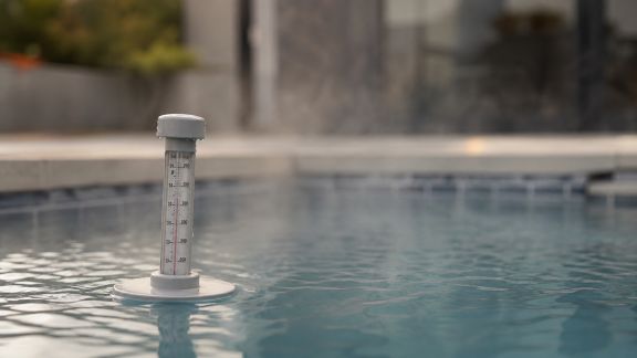 Chauffage piscine : quel réglage pour une eau toujours à bonne température
