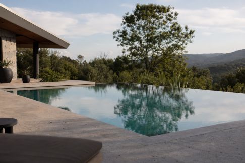 Faut-il opter pour une piscine à débordement chez soi ?