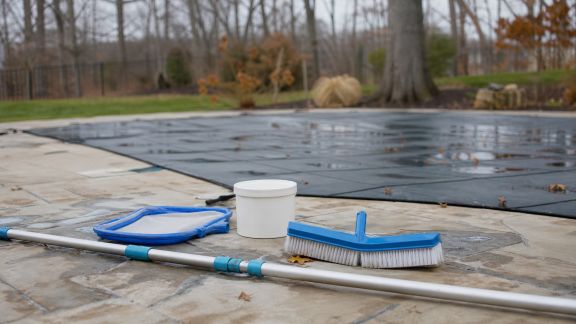 Hivernage piscine : guide complet pour un redémarrage sans souci