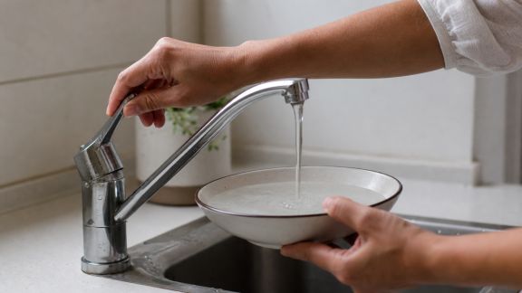Les gestes hebdomadaires indispensables pour préserver son eau