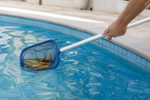 Entretien de piscine : étapes clés pour une eau toujours limpide