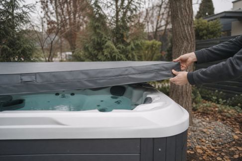 Guide pas à pas pour hiverner son spa efficacement sans dommage