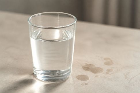 Comment détecter une eau déséquilibrée : signes et solutions rapides