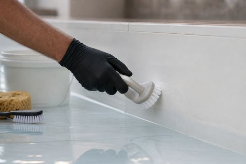 Brossage des surfaces immergées : fréquence et outillage conseillé