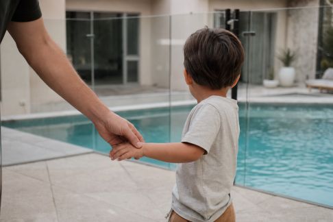 Sécurité piscine : guide pratique pour anticiper les accidents domestiques