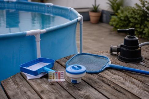 Équipements indispensables pour piscine hors-sol : notre guide complet